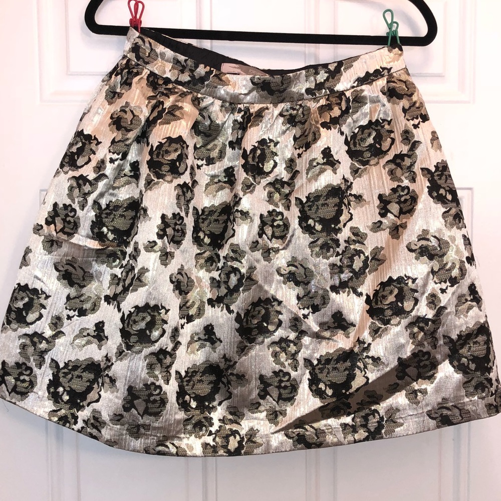 Forever 21- Black & Gold Shimmery Print Skirt M